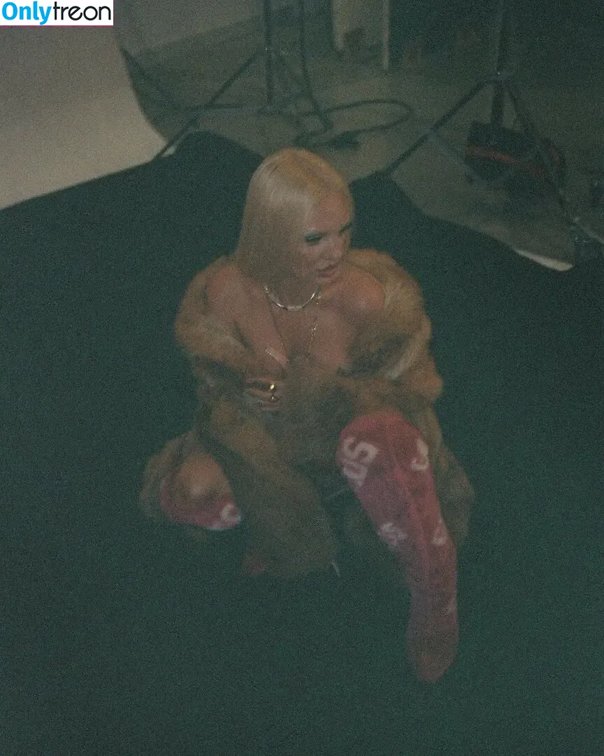 Alexandra Stan nude photo #2333 (alexandrastan)