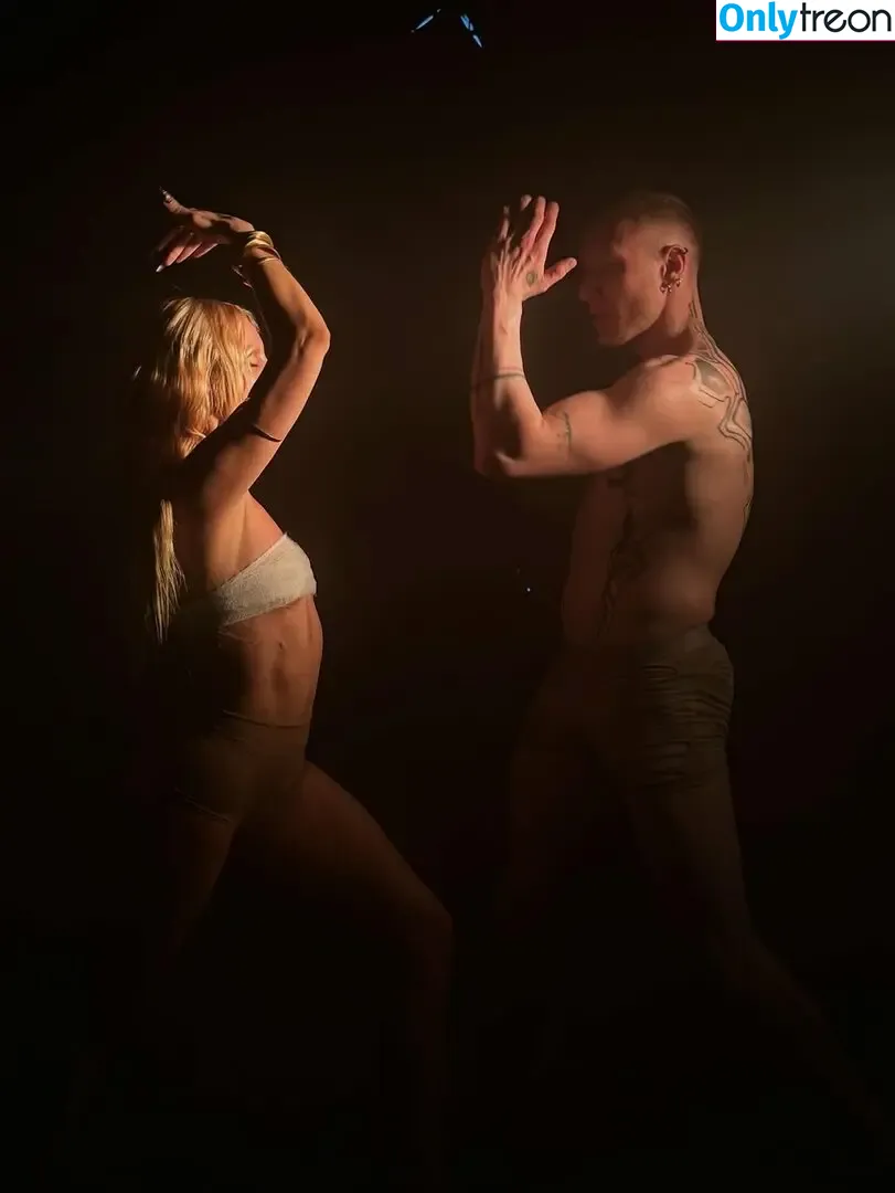 Alexandra Stan nude photo #2360 (alexandrastan)