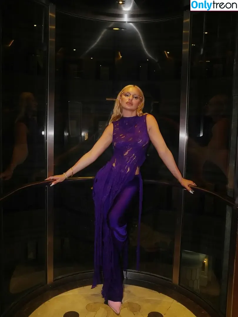 Alexandra Stan nude photo #2370 (alexandrastan)