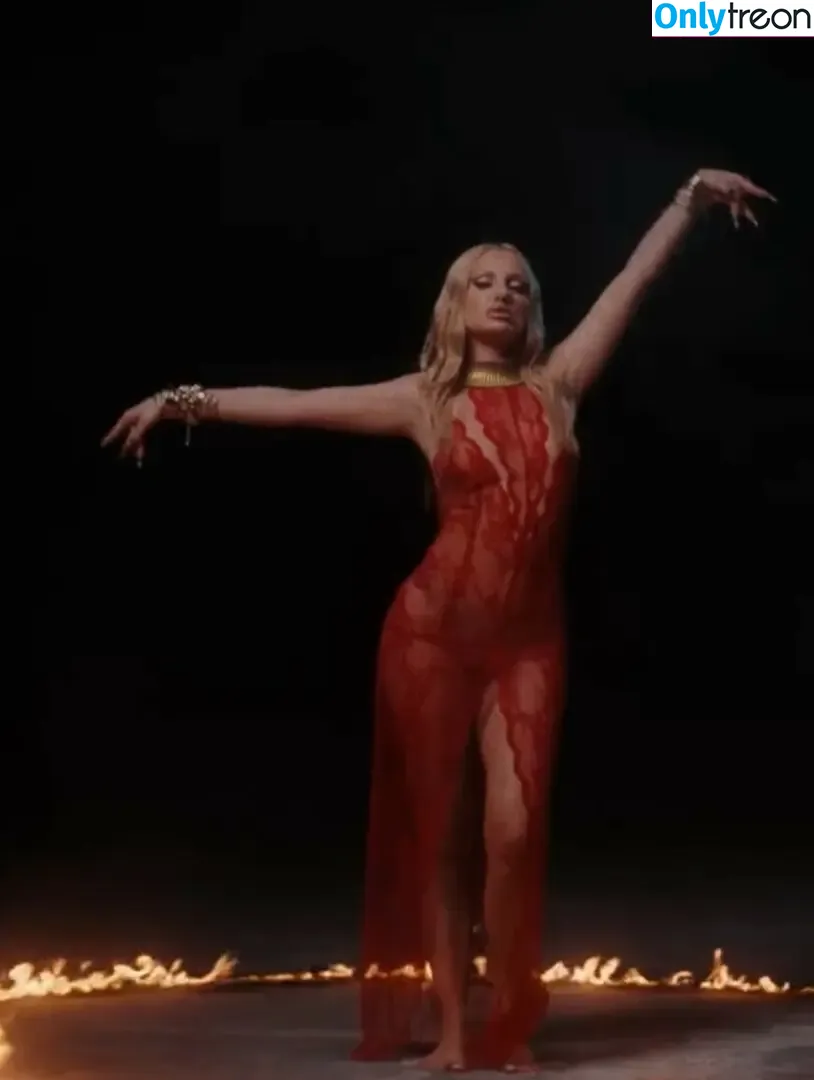 Alexandra Stan nude photo #2411 (alexandrastan)