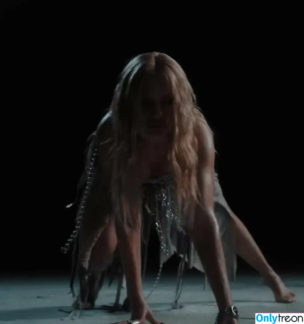 Alexandra Stan nude photo #2420 (alexandrastan)
