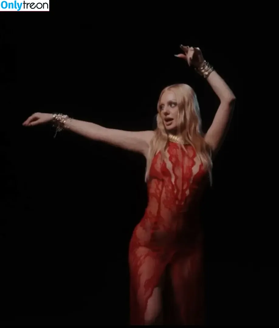 Alexandra Stan nude photo #2423 (alexandrastan)
