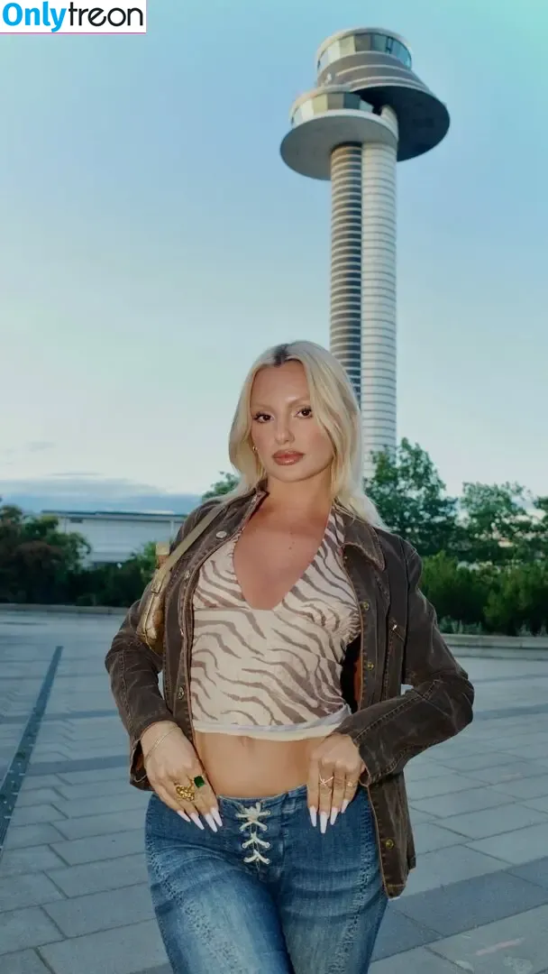 Alexandra Stan nude photo #2442 (alexandrastan)