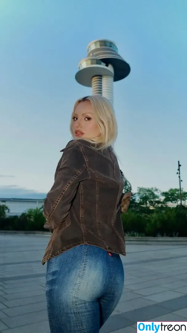 Alexandra Stan nude photo #2447 (alexandrastan)