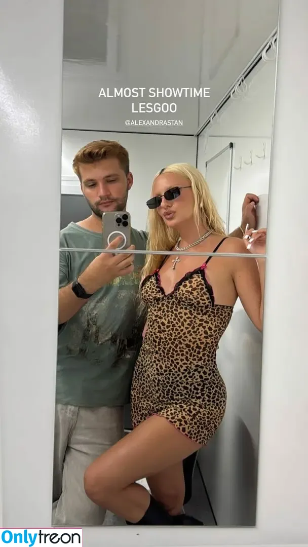 Alexandra Stan nude photo #2698 (alexandrastan)
