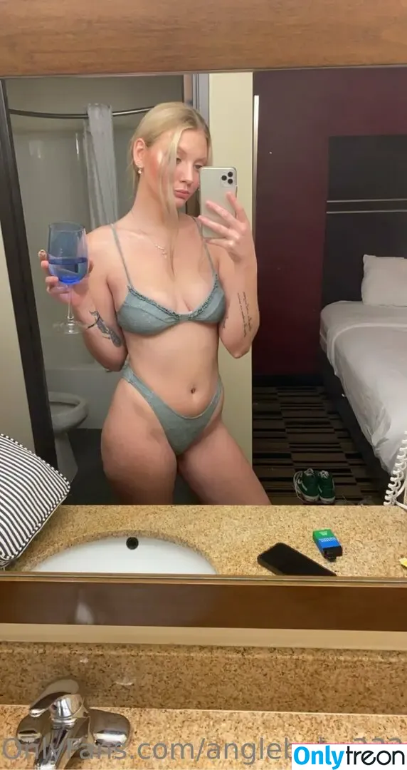 alexandreiastar nude photo #0002 (AlexandraStar99 / Turbulent-Try997 / dirtystrawberryy)