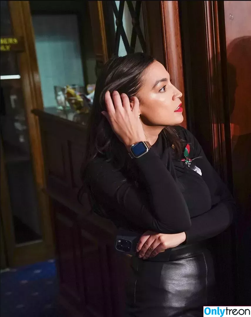 Alexandria Ocasio-Cortez nude photo #0229 (AOC / Alexandria Ocasio Cortez)