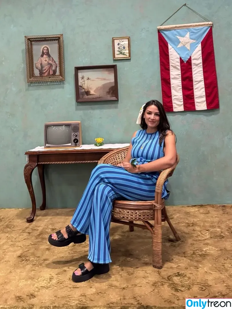Alexandria Ocasio-Cortez nude photo #0340 (AOC / Alexandria Ocasio Cortez)
