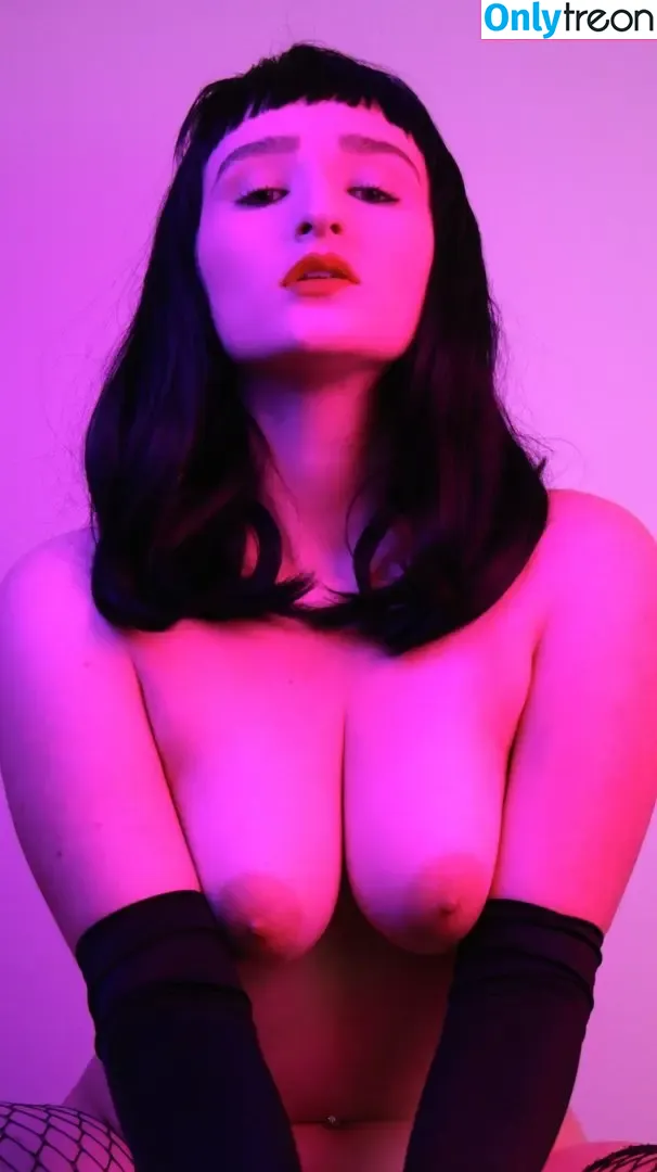 Alexandria The Red nude photo #1157 (Alexandriathered / alexandriathred)