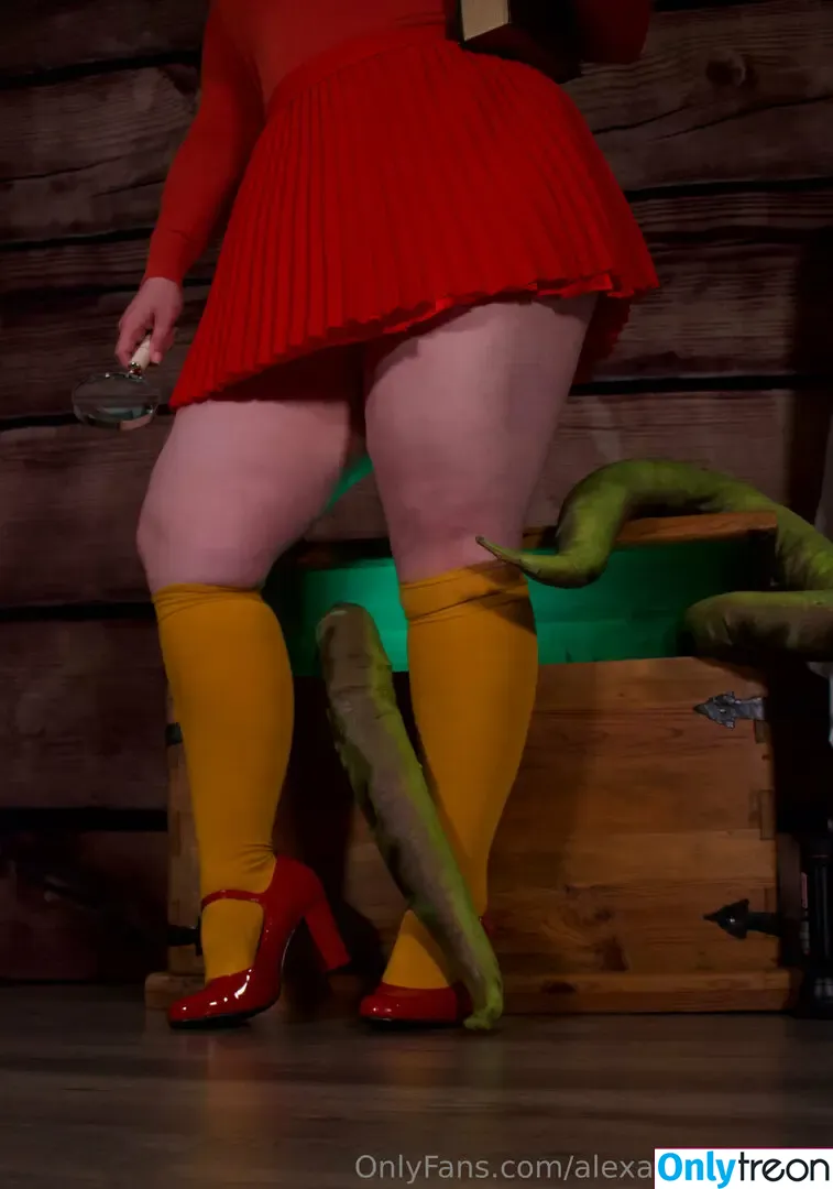 Alexandria The Red nude photo #1580 (Alexandriathered / alexandriathred)