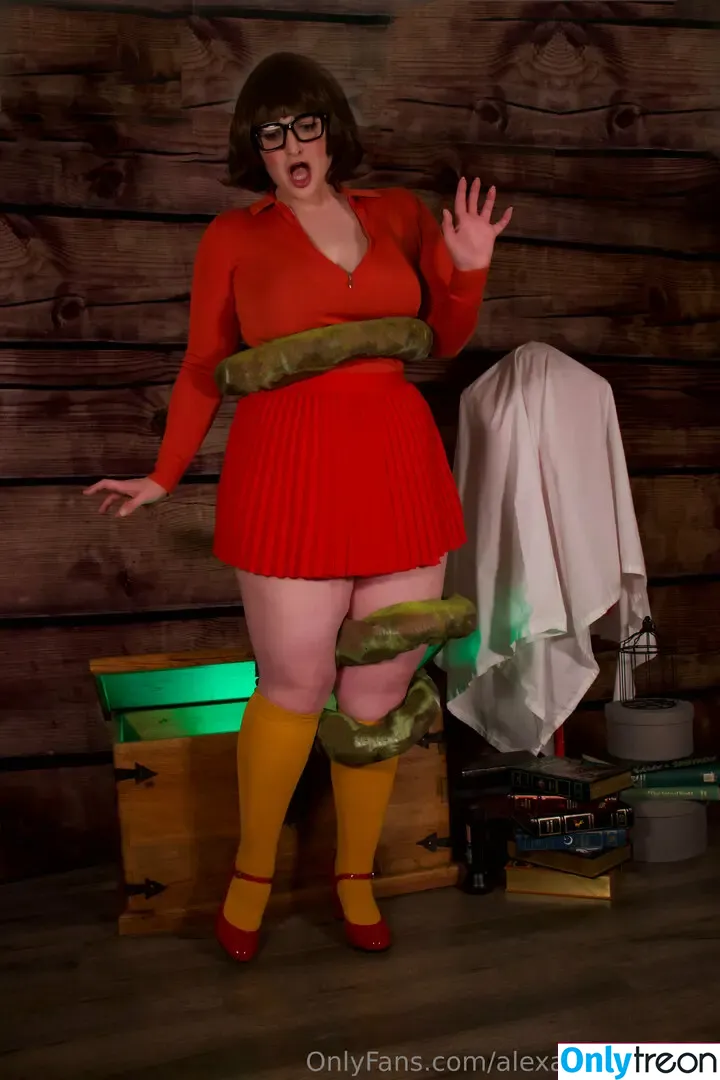 Alexandria The Red nude photo #1581 (Alexandriathered / alexandriathred)