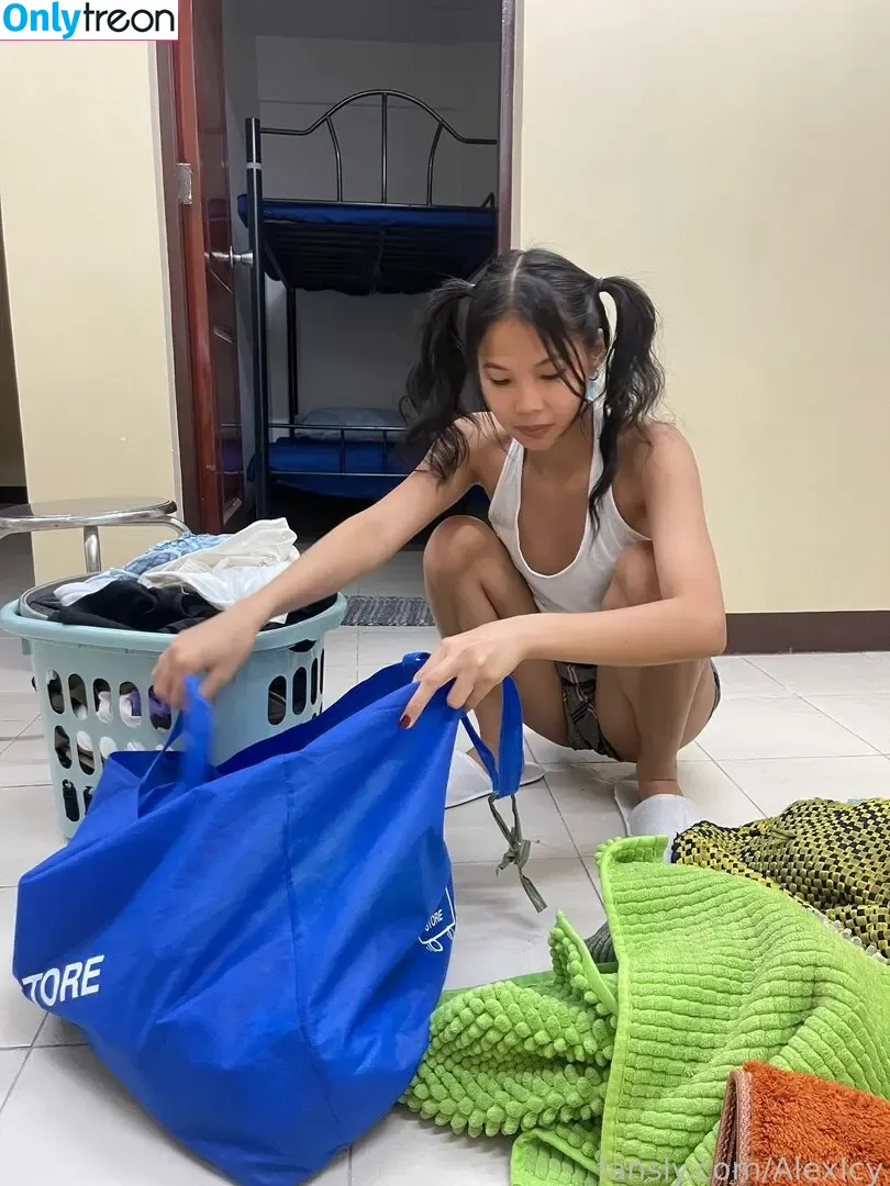 AlexIcy nude photo #0034 (alexamicy)