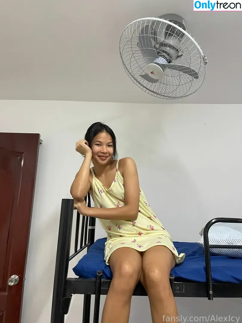 AlexIcy nude photo #0035 (alexamicy)