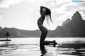 Alexis Ren / alexisren / alexisreng / alexxissren nude photo #0056