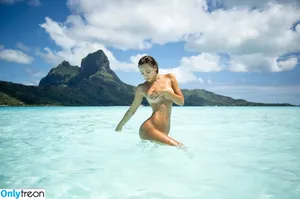 Alexis Ren / alexisren / alexisreng / alexxissren nude photo #0060
