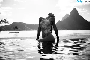 Alexis Ren / alexisren / alexisreng / alexxissren nude photo #0061