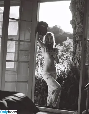 Alexis Ren / alexisren / alexisreng / alexxissren nude photo #0113