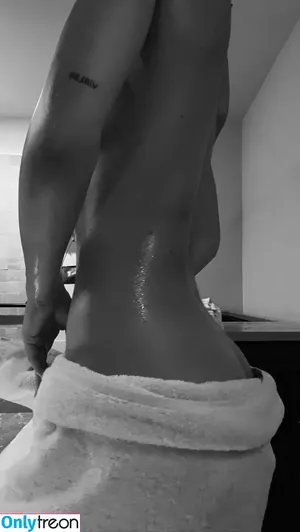 Alexis Ren / alexisren / alexisreng / alexxissren nude photo #0185