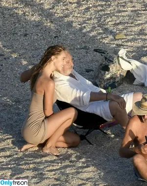 Alexis Ren / alexisren / alexisreng / alexxissren nude photo #0303