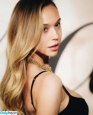 Alexis Ren / alexisren / alexisreng / alexxissren nude photo #0377