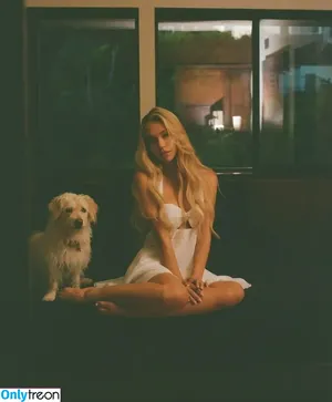 Alexis Ren / alexisren / alexisreng / alexxissren nude photo #0400