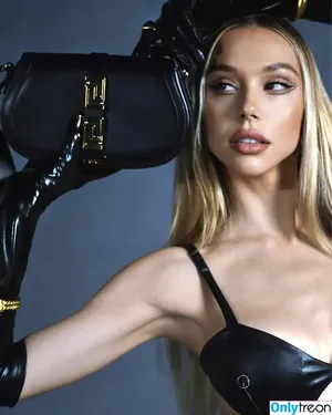 Alexis Ren / alexisren / alexisreng / alexxissren nude photo #0439