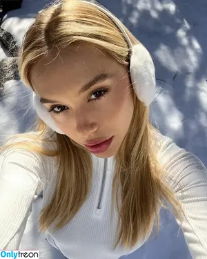 Alexis Ren / alexisren / alexisreng / alexxissren nude photo #0475
