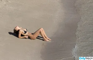Alexis Ren / alexisren / alexisreng / alexxissren nude photo #0501