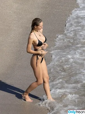 Alexis Ren / alexisren / alexisreng / alexxissren nude photo #0530