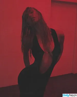 Alexis Ren / alexisren / alexisreng / alexxissren nude photo #0580