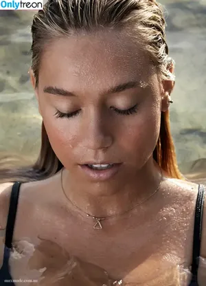 Alexis Ren / alexisren / alexisreng / alexxissren nude photo #0651
