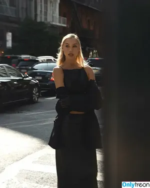 Alexis Ren / alexisren / alexisreng / alexxissren nude photo #0675