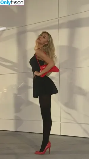 Alexis Ren / alexisren / alexisreng / alexxissren nude photo #0903