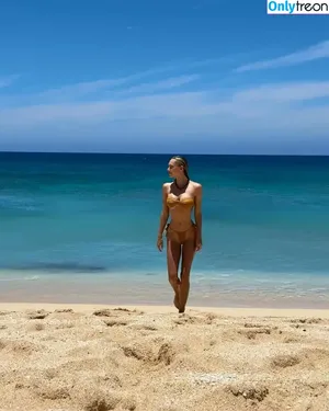 Alexis Ren / alexisren / alexisreng / alexxissren nude photo #0916