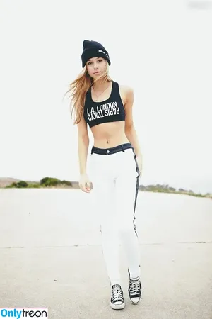 Alexis Ren / alexisren / alexisreng / alexxissren nude photo #0941