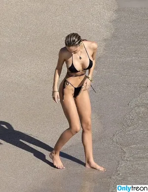 Alexis Ren / alexisren / alexisreng / alexxissren nude photo #0954