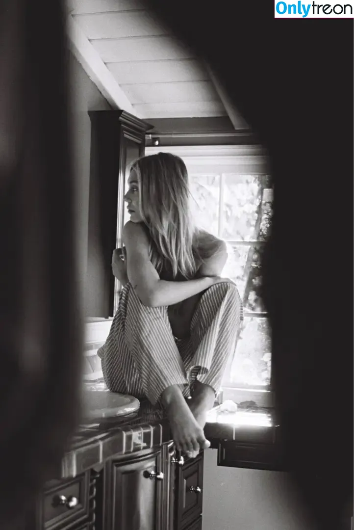 Alexis Ren nude photo #0098 (alexisren / alexisreng / alexxissren)
