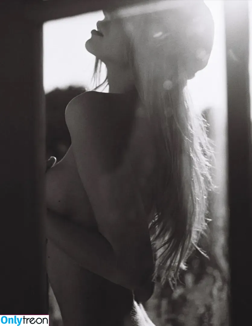 Alexis Ren nude photo #0102 (alexisren / alexisreng / alexxissren)
