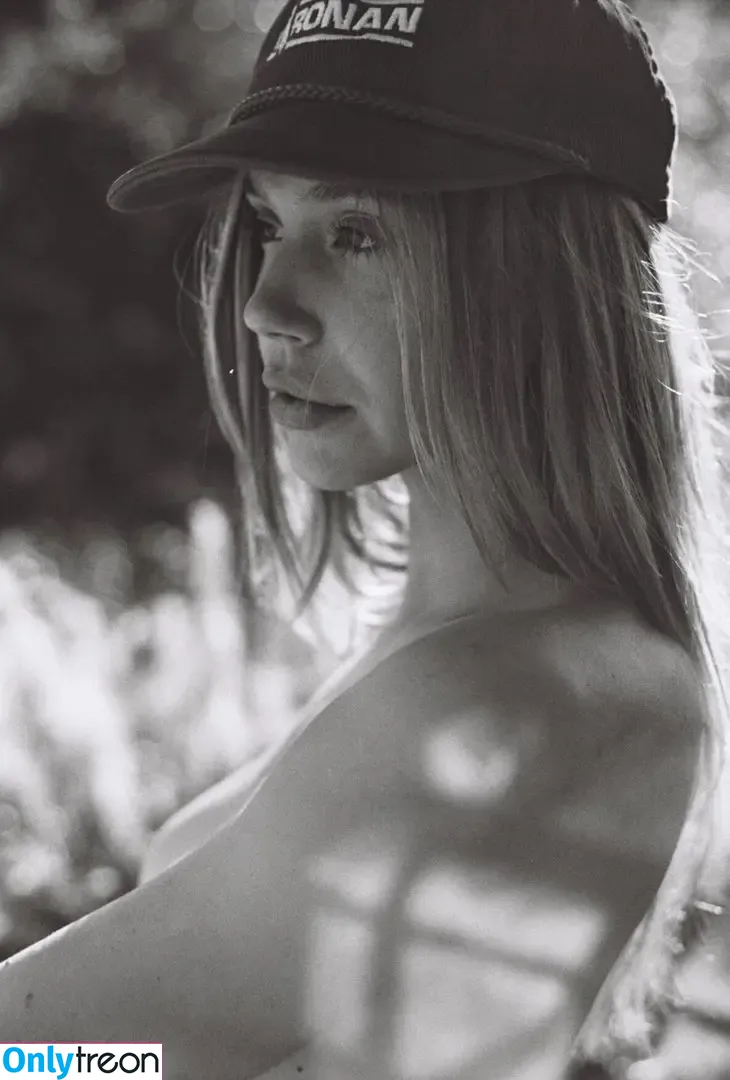 Alexis Ren nude photo #0103 (alexisren / alexisreng / alexxissren)