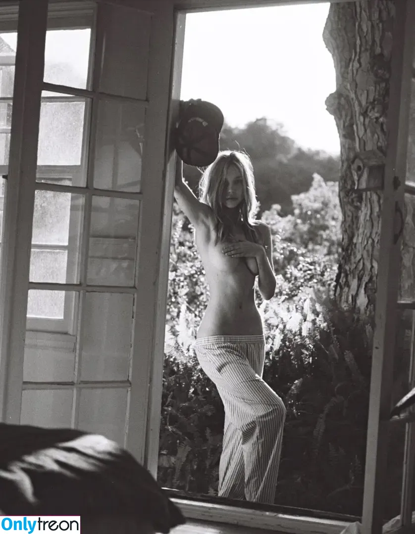 Alexis Ren nude photo #0113 (alexisren / alexisreng / alexxissren)