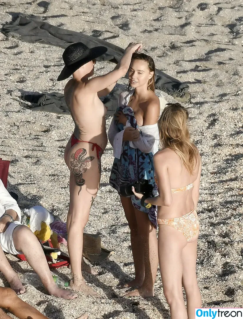 Alexis Ren nude photo #0255 (alexisren / alexisreng / alexxissren)