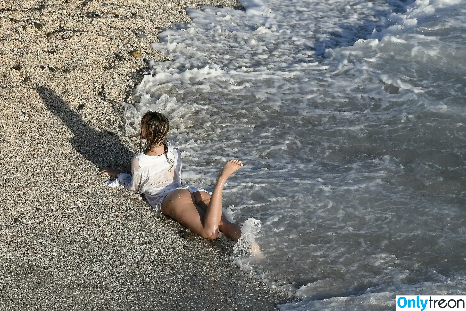 Alexis Ren nude photo #0273 (alexisren / alexisreng / alexxissren)