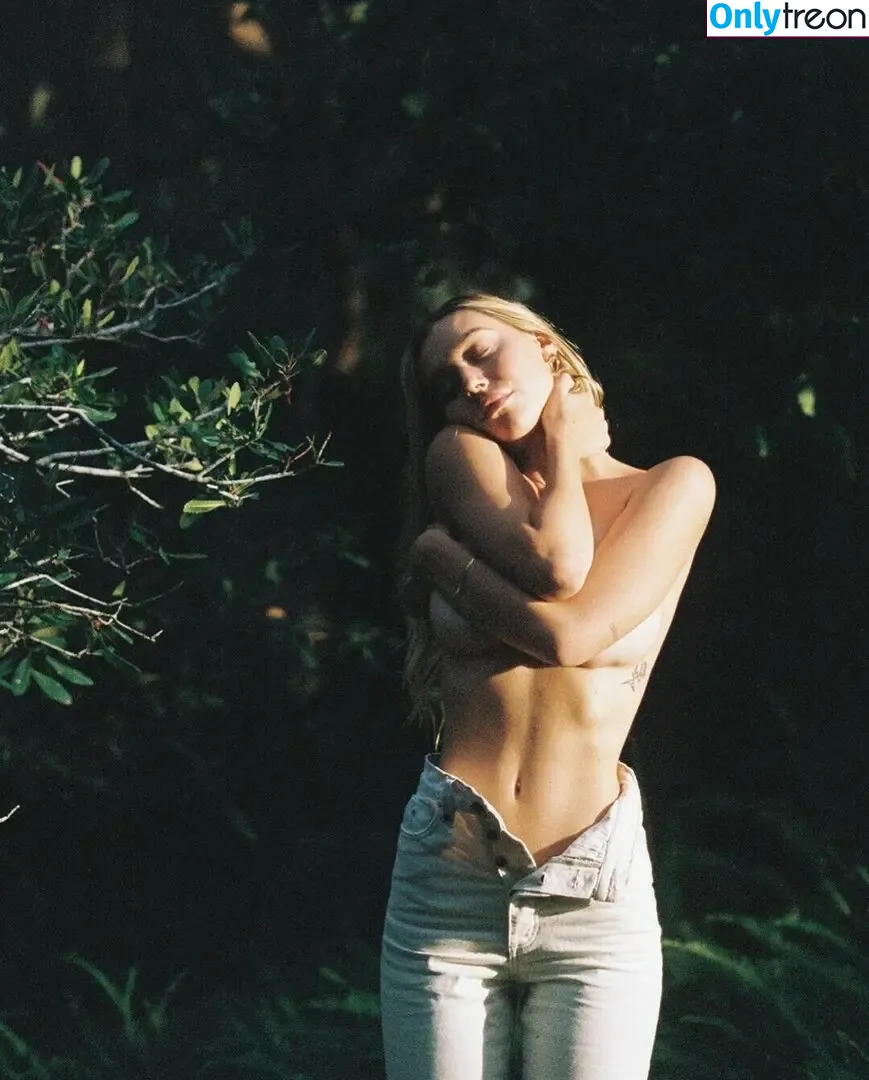 Alexis Ren nude photo #0283 (alexisren / alexisreng / alexxissren)