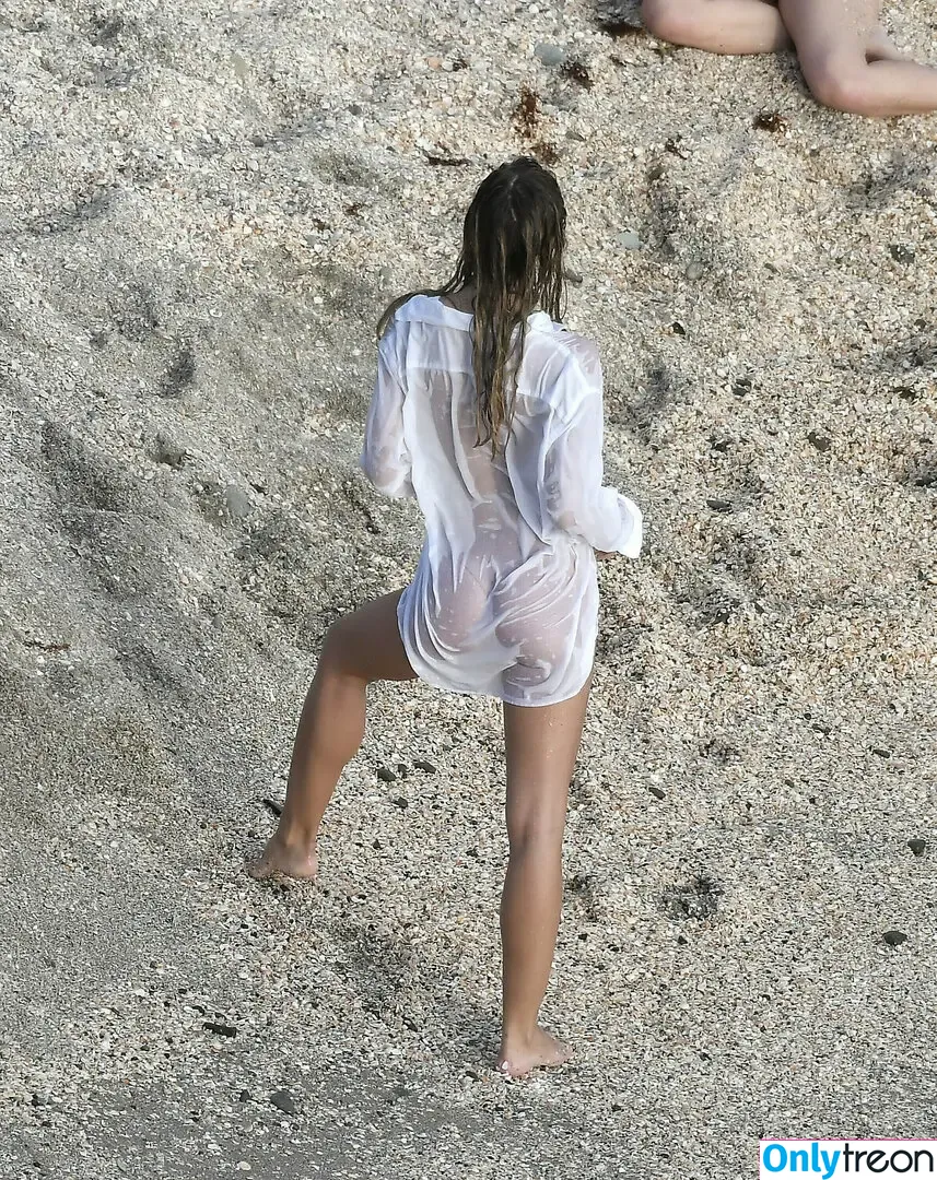 Alexis Ren nude photo #0296 (alexisren / alexisreng / alexxissren)
