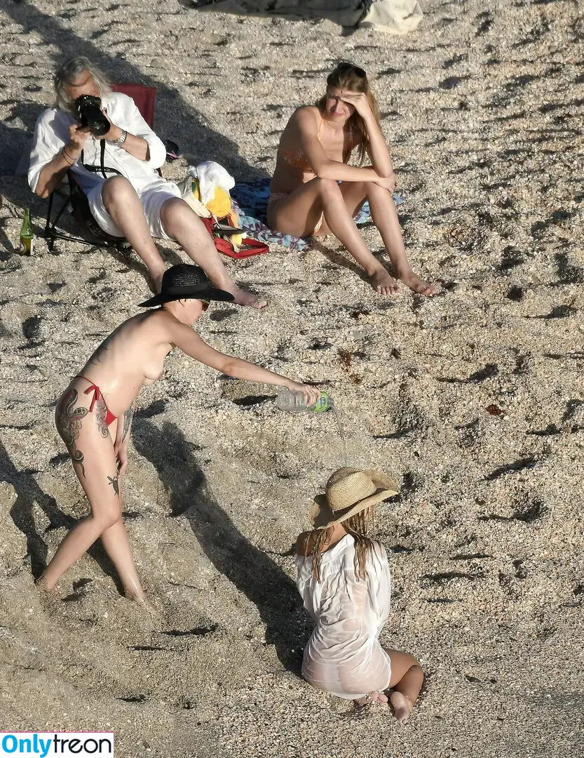 Alexis Ren nude photo #0315 (alexisren / alexisreng / alexxissren)