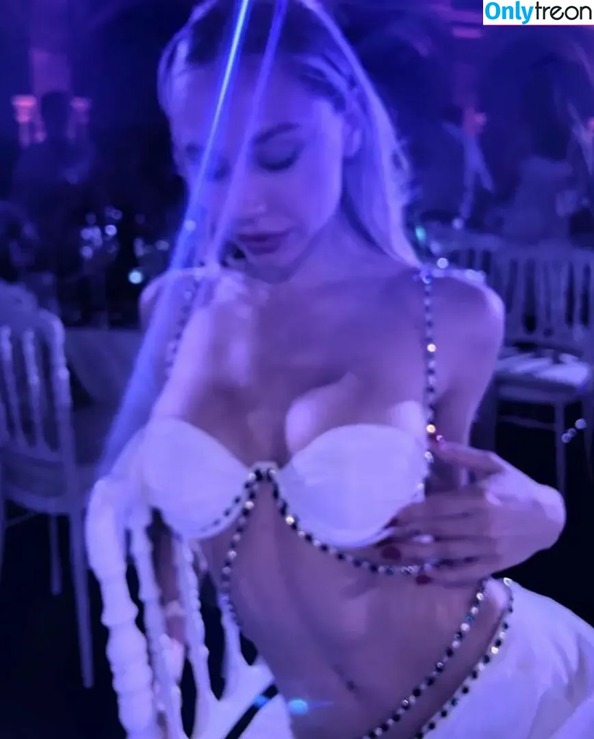 Alexis Ren nude photo #0355 (alexisren / alexisreng / alexxissren)