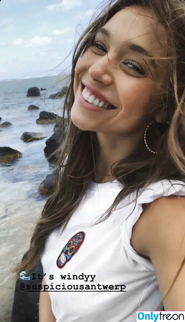Alexis Ren nude photo #0408 (alexisren / alexisreng / alexxissren)