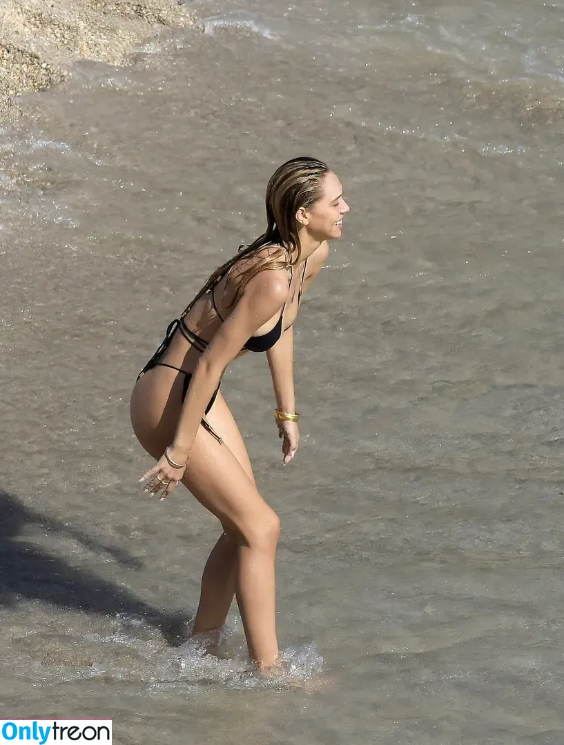 Alexis Ren nude photo #0499 (alexisren / alexisreng / alexxissren)