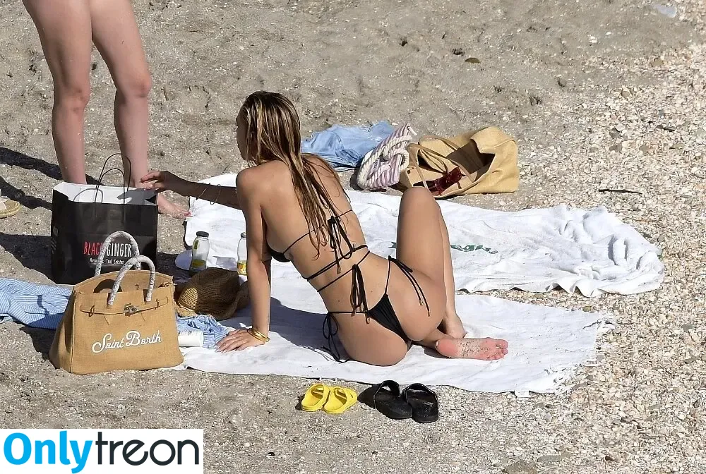 Alexis Ren nude photo #0561 (alexisren / alexisreng / alexxissren)