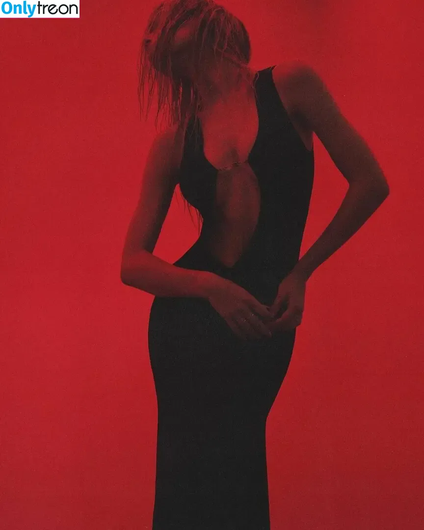 Alexis Ren nude photo #0587 (alexisren / alexisreng / alexxissren)
